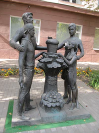 Памятник Хлеб всему голова Саратов.JPG