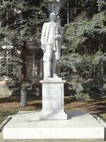 Памятник Ломоносову в Краснодаре.jpg