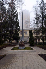 Памятник сотрудникам института, погибших на фронтах Великой Отечественной войны.jpg