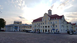 Дом гостиницы «Десна» (справа) и Дом кинотеатра «имени Щорса» (слева) (Чернигов).jpg