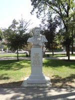 Бюст поэта Дениса Давыдова.jpg