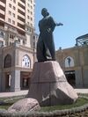 Памятник Имадеддина Насими в Баку.jpg