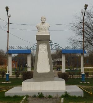 Бюст Ленина Астрахань.jpg