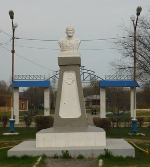 Бюст Ленина Астрахань.jpg