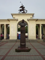 Бюст Жукова в Краснодаре.jpg