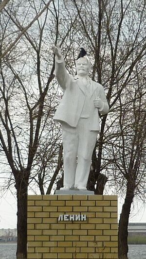 Памятник Ленину Трусово.jpg