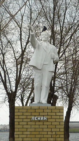 Памятник Ленину Трусово.jpg