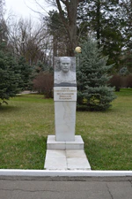 Бюст Н. П. Мельникова на аллее Славы КубГАУ.jpg