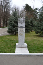 Бюст Ф. М. Иванова на аллее Славы КубГАУ.jpg