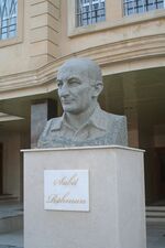 Памятник Сабиту Рахману в Шеки.jpg
