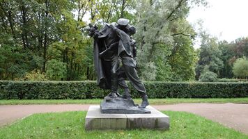 Скульптура Братья по оружию. Московский парк Победы. Санкт-Петербург 2.jpg
