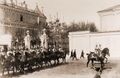 Конногвардейцы проезжают мимо Вознесенского монастыря в Кремле в 1896 году