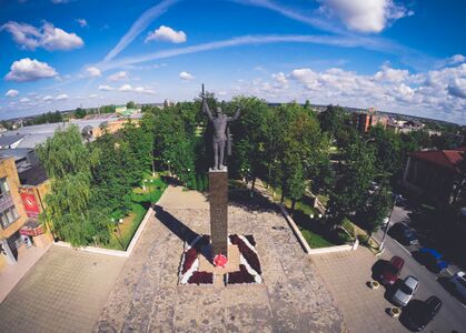 Памятник солдату-освободителю на Комсомольской площади]]