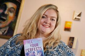 Колин Гувер.jpg