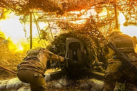 Боевая работа гаубицы Д-30 на Константиновском направлении