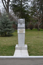 Бюст Н. Е. Редькина на аллее Славы КубГАУ.jpg