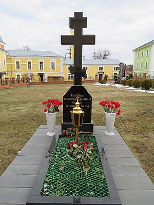 Место захоронения архимандрита Германа (Хапугина) в Давидовой пустыни