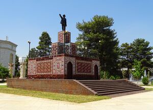 Lenin-In-Turkmenistan-2015.jpg