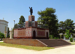 Lenin-In-Turkmenistan-2015.jpg