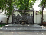 Скульптура Запорожские казаки пишут письмо Турецкому султану.jpeg