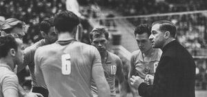 1962 год. Чемпионат мира. Москва. Лужники. Гиви Ахвледиани со своими подопечными