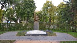 Братская могила советских воинов (Вал, Чернигов).jpg