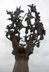 Beslan-monument-tree of grief.JPG