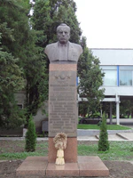 Бюст П.П. Лукьяненко в КНИИСХ.jpg