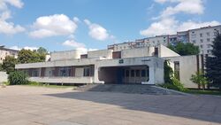 Улица Рокоссовского (Чернигов) 2 — бывший кинотеатр «Победа».jpg