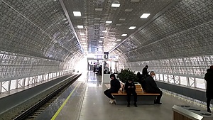 Chinor station of Tashkent Metro - hall.jpg