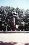 Taskent Central Square Karl Marks monument 1976.jpg