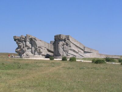 Мемориал на входе в Аджимушкайские каменоломни