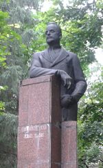 Памятник первому наркому здравоохранения РСФСР Н. А. Семашко
