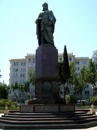 Pamytanik nizami baku.JPG