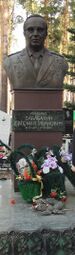 Могила-Забабахина-ЕИ.jpg