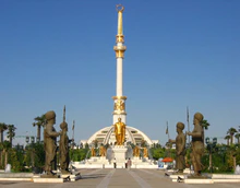 IndependenceMonumentAshgabat.JPG