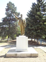 Памятник В.И. Ленину на территории завода "Седин".jpg