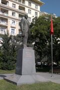 Памятник Ататюрку в Баку.jpg