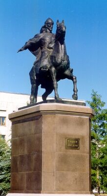 Памятник Сырыму Датову в Уральске