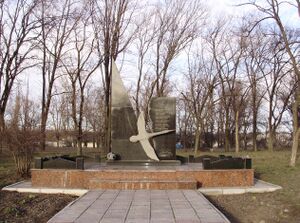 Pakhtakor monument.jpg