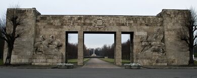 Brothers Cemetery Riga 02.JPG