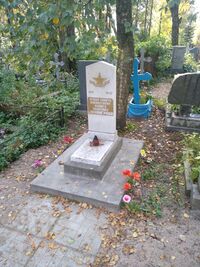 Могила неизвестного солдата на Киновеевском кладбище Петербурга.jpeg