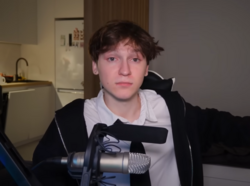 Nowkie в своём видео «Я выставил выдуманный банк на биржу»