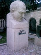 Памятник Азиму Азимзаде в Баку.jpg