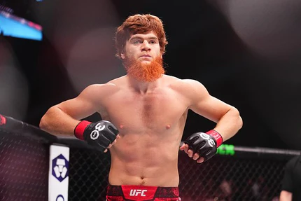 Шара Буллет в октагоне.jpg